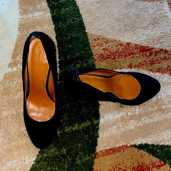 Banana Republic Black Suede Round Toe Pumps (Good Condition) - Picture 2 of 6